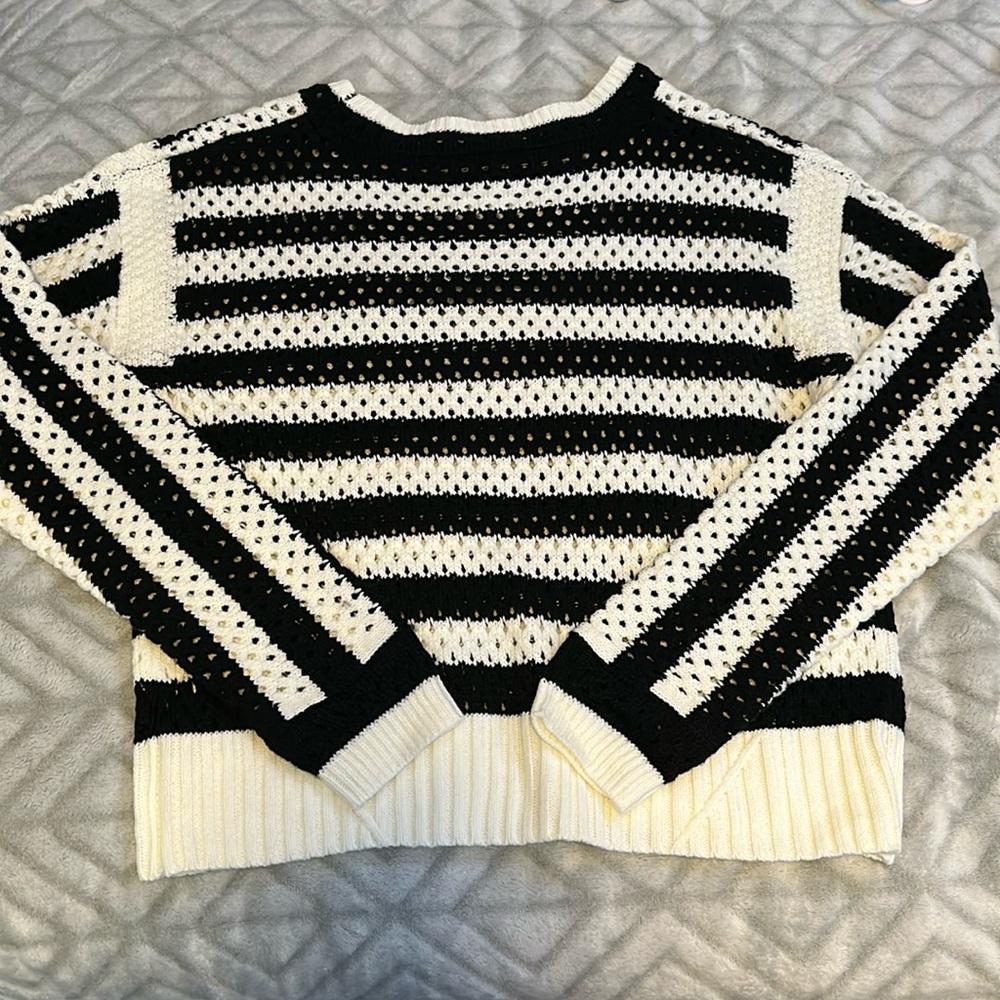 Black and White Stripped Long Sleeve Sweater